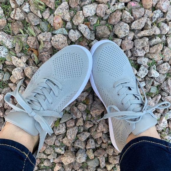 New in Box Grey Gray Lightweight Breathable Athletic Sneakers Tennis Shoes - Picture 3 of 8